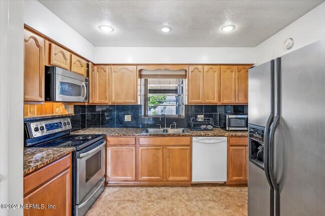 Foto del edificio - 8315 Lone Star Rd