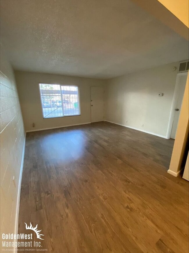 Building Photo - Cozy 1Bdm 1Ba Apartment with Pool Access in Central Las Vegas
