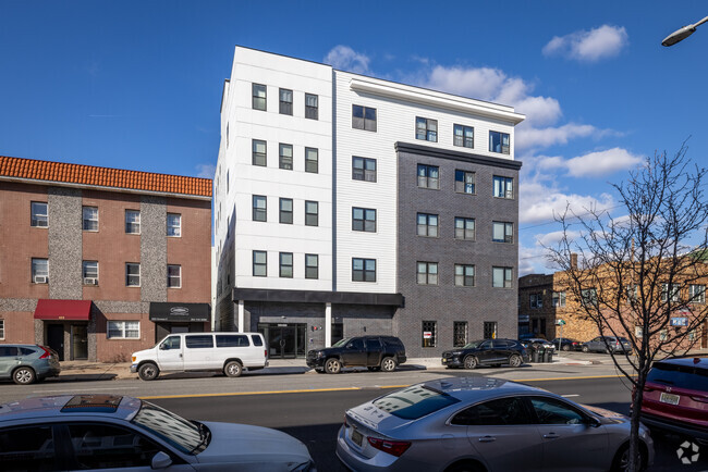 Building Photo - 425 Avenue