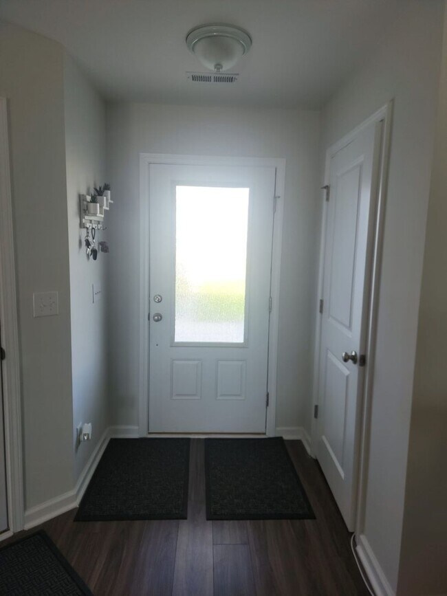 Foto del edificio - 405 Eclipse Ln