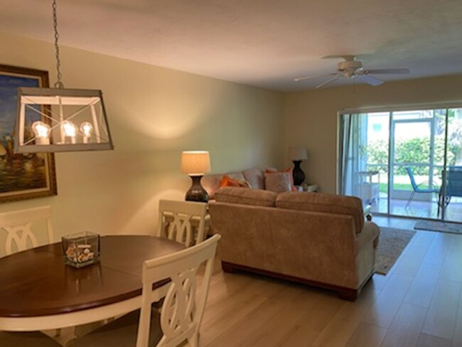 Building Photo - Emerald Lake furnished 3 Bedroom, 2 bath c...