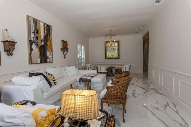 Foto del edificio - Furnished 2-Bed, 2-Bath Townhouse in Orlan...