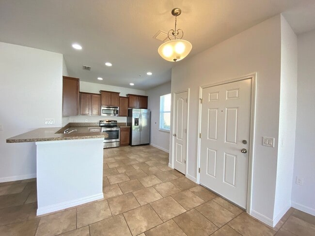 Foto del edificio - 3 Bedroom / 2.5 Bath / 2 Car Garage Townho...