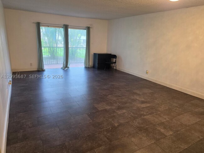 Foto del edificio - 5961 N Falls Cir Dr
