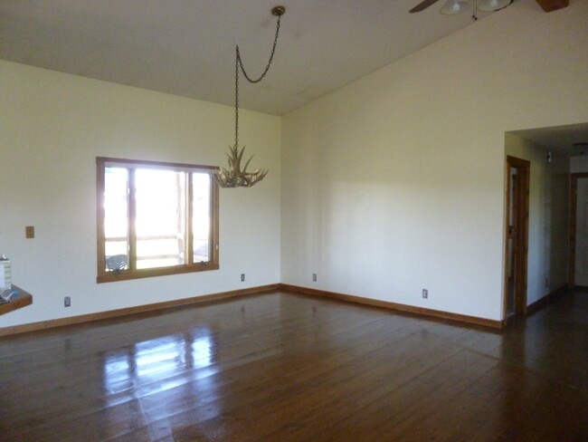 Building Photo - 7894 Murphy Rd