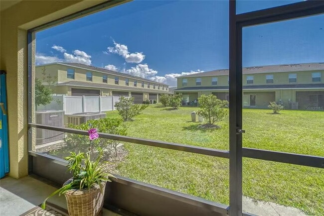 Foto del edificio - 2235 Golden Falcon Dr