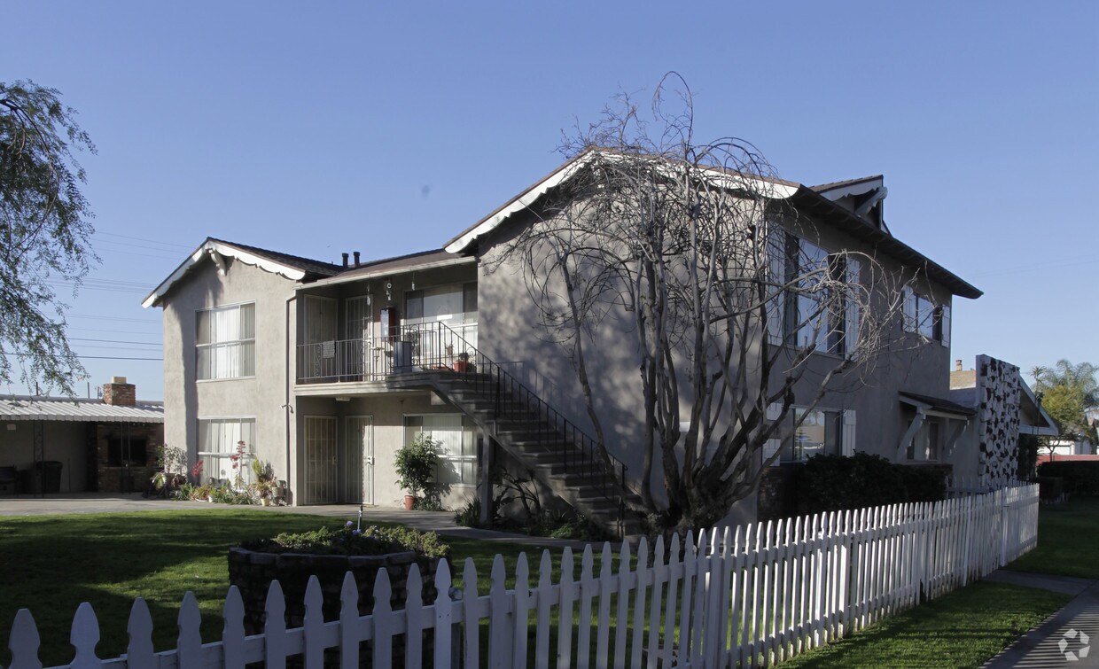 Primary Photo - Porter Avenue Apartments