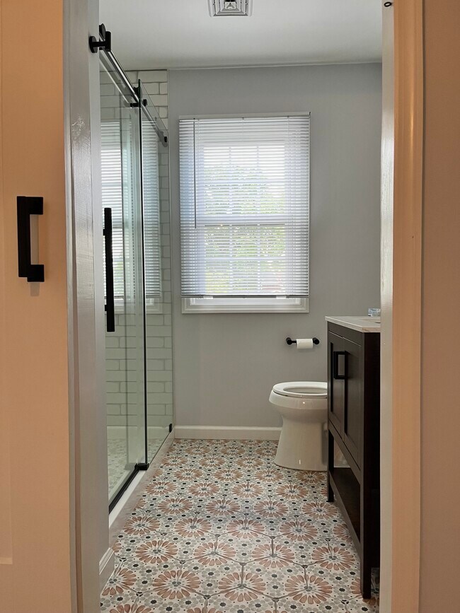 Baño - 182 N Harrison St