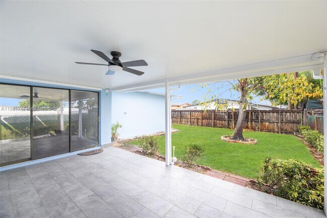 Foto del edificio - Northwest 10th Street, Pembroke Pines, FL 33024 - 3 BR 2 BA single-family home