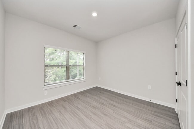 Building Photo - 7711 Longmire Rd