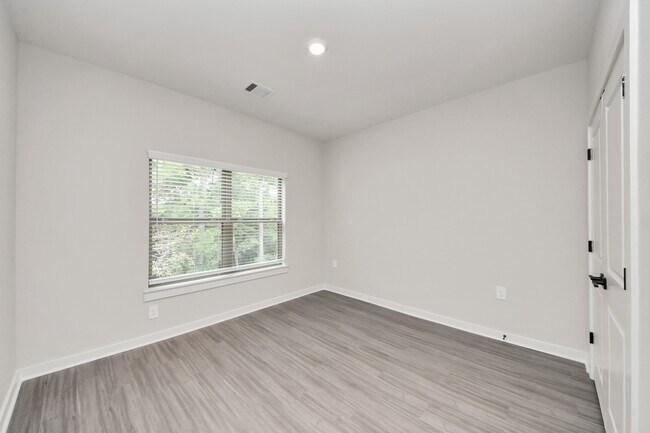 Foto del edificio - 7711 Longmire Rd