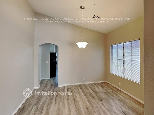 Building Photo - 8814 W Laurel Ln
