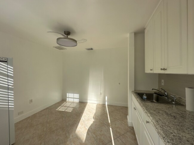 Building Photo - 9610 SW Grand Canal Dr