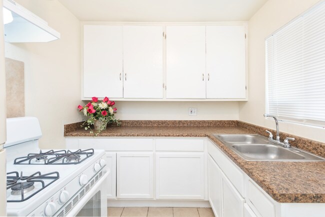 Foto del edificio - 15564 Hesperia Rd