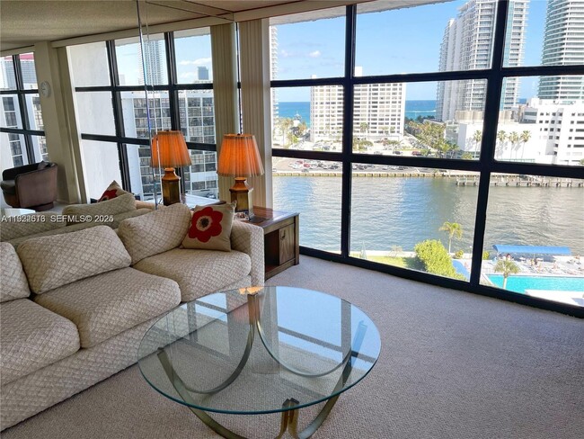 Building Photo - 600 Parkview Dr