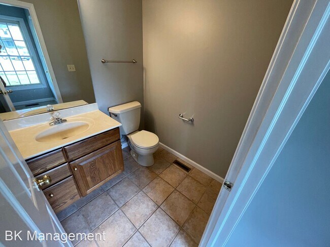 Building Photo - 3 br, 3.5 bath House - 1707 Ashbury Court