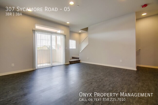 Foto del edificio - $1,000 off first month’s  rent! Newer Town...