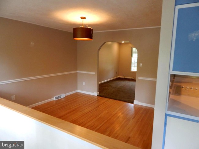 Building Photo - 422 Kennebec Rd