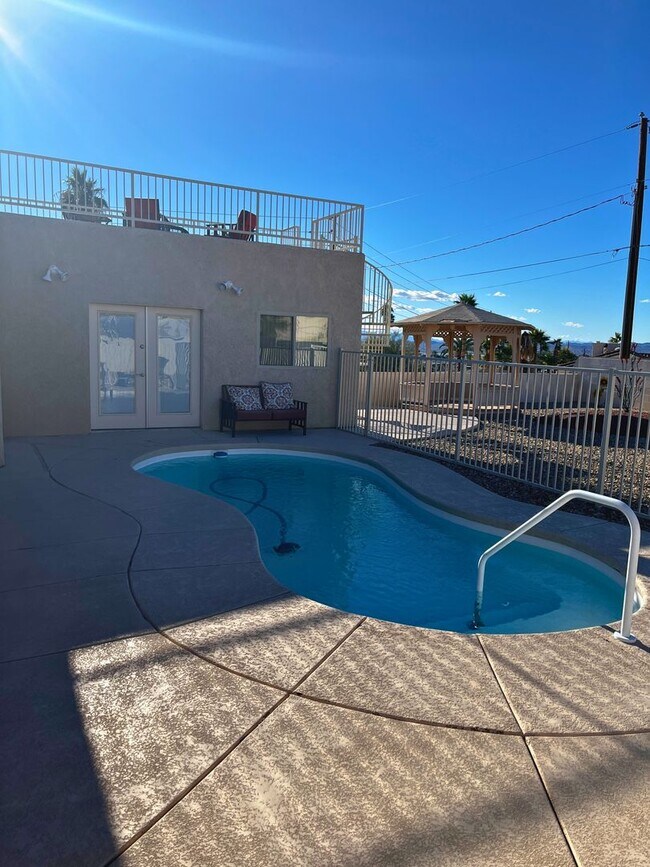Building Photo - Available Now! Unfurnished Longterm POOL Home!