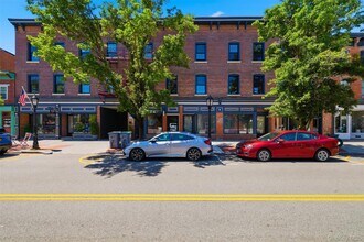 Building Photo - 207 Main St