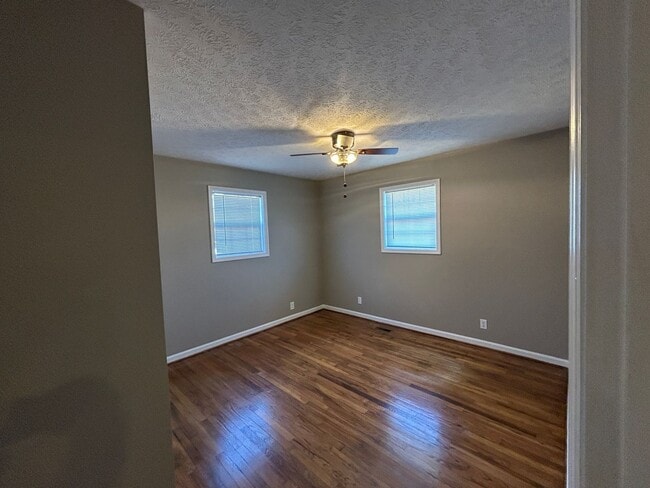 Foto del edificio - 125 Mitchell Rd