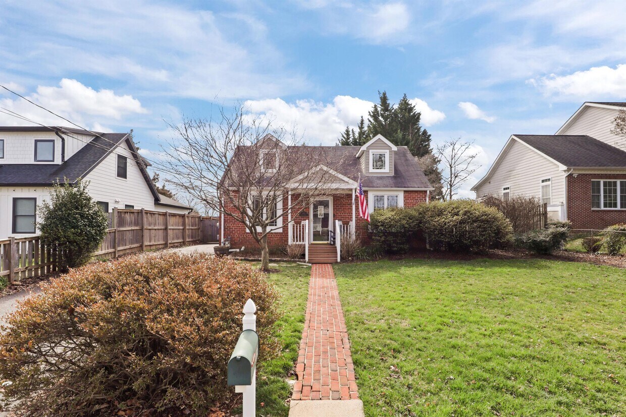 Primary Photo - 6915 Farragut Ave