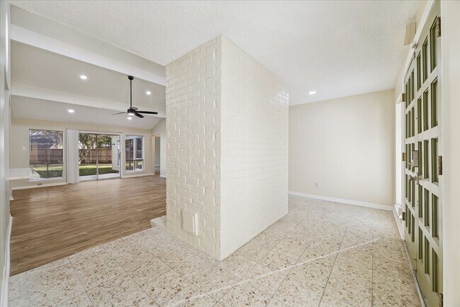 Building Photo - 2319 Wallingford Dr