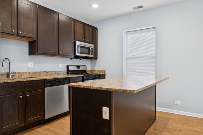 Building Photo - 9222 S Laflin St