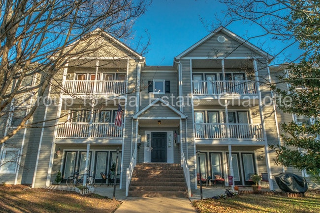Building Photo - 10218 Rose Meadow Ln