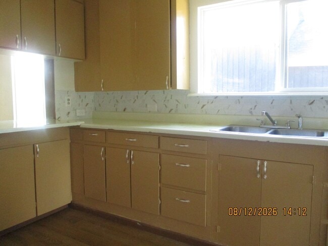 Building Photo - 1227 Chenault Ave