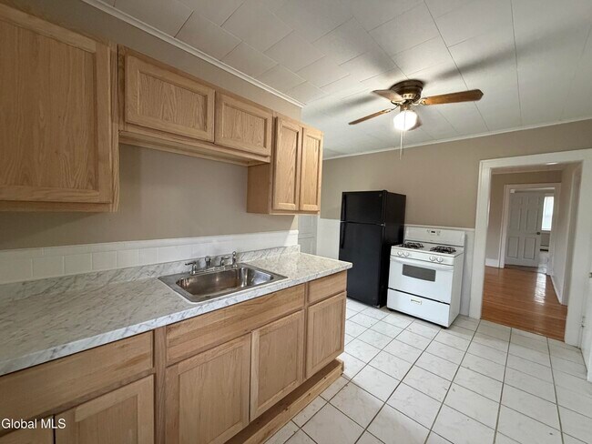 Foto del edificio - 102 Main Ave