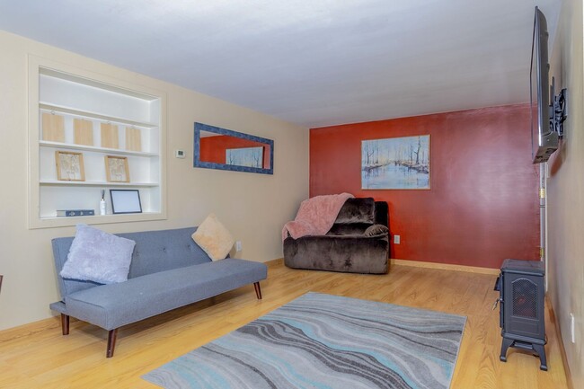 Building Photo - Old Airport Road 4751-VS