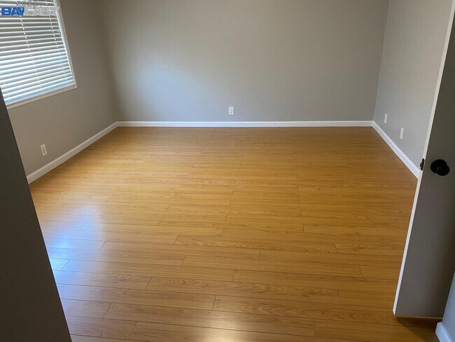 Building Photo - 3556 Cattail Ct