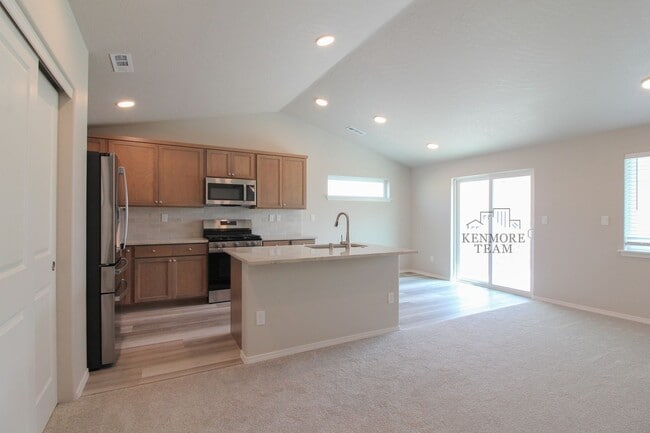 Building Photo - 3 Bedroom, 2 Bath 1402 sqft Home in Kennewick