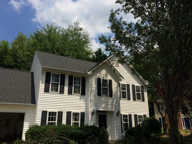 Foto del edificio - 9906 Redbud Tree Ct