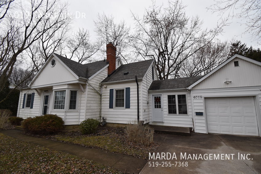 Primary Photo - SPACIOUS 4-BEDROOM/2-BATH HOME IN SOUTH WI...