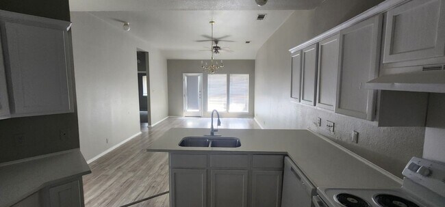 Foto del edificio - 1217 Armadillo Rd