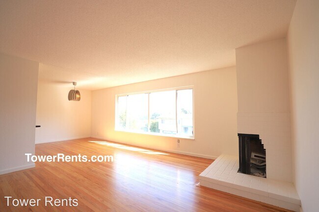 Building Photo - 3 br, 3 bath House - 120 Elmwood Ct.