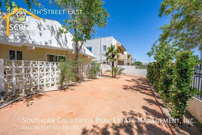 Foto del edificio - Updated Four Bedroom Front House in Palmdale