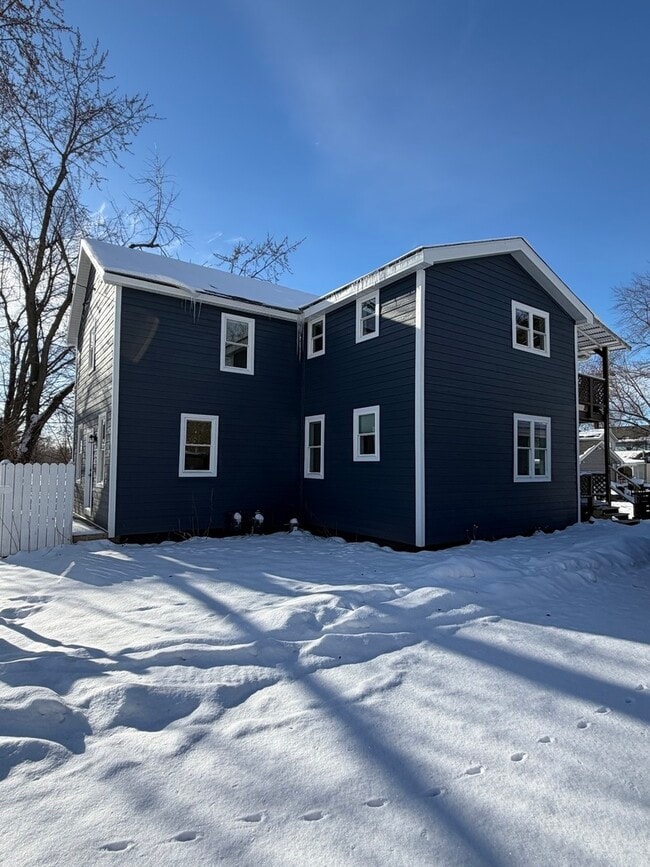 Building Photo - 915 S Spencer Rd