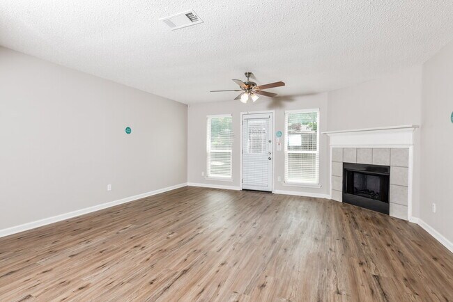 Foto del edificio - 848 Meadowlark Dr