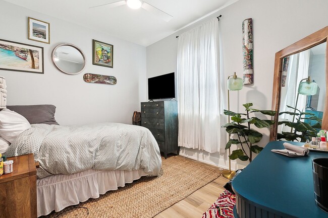 Foto del edificio - Elegant 3 Bedroom, 2.5 Bath Apartment