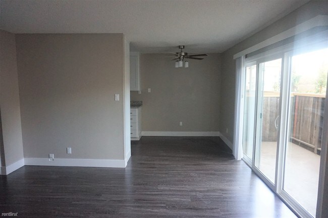 Building Photo - 2 br, 1 bath  - 1025 35th Ave Apt 12 Apt 12