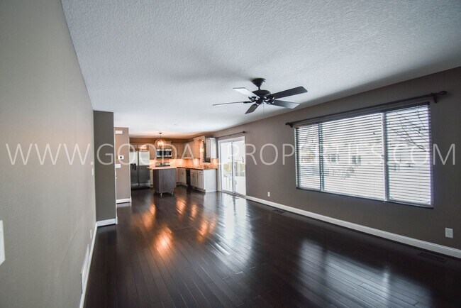 Foto del edificio - 4 Bedroom 3 Bath Home 3 Car Garage in Waukee