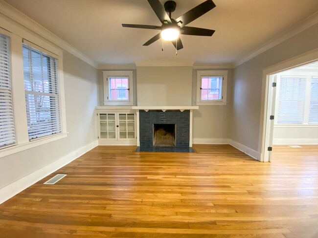 Building Photo - Recently Renovated 3 bedroom 1 bath in His...