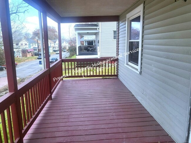 Photo - 1303 Wade St House