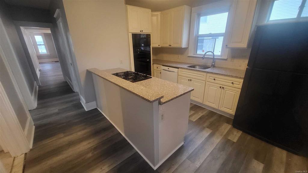 15 Grubb St Unit 1, Poughkeepsie City, NY 12601 Room for Rent in