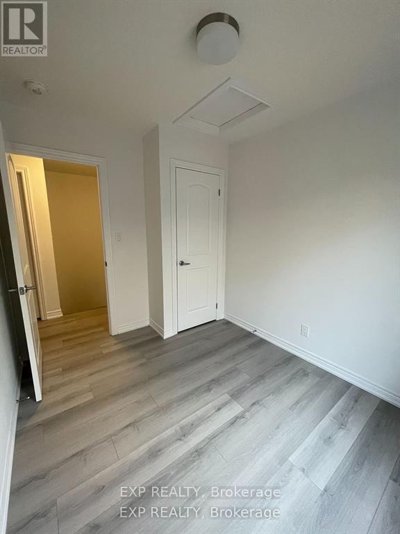 Photo du bâtiment - 2001 Cameron Lott Cres