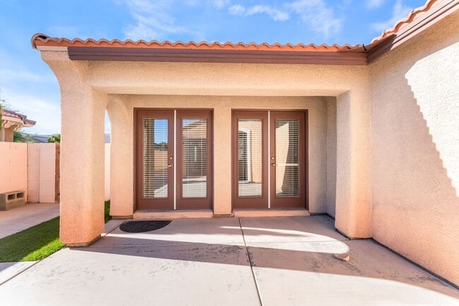 Building Photo - Gorgeous Mountains Edge Pool Home For Rent !