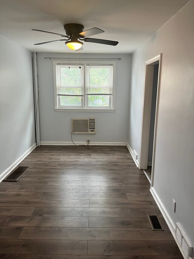 Building Photo - 7604 Wyndale Ave